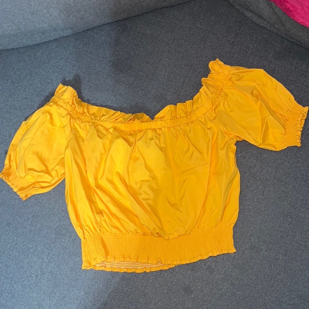 Yellow quarter sleeve crop top